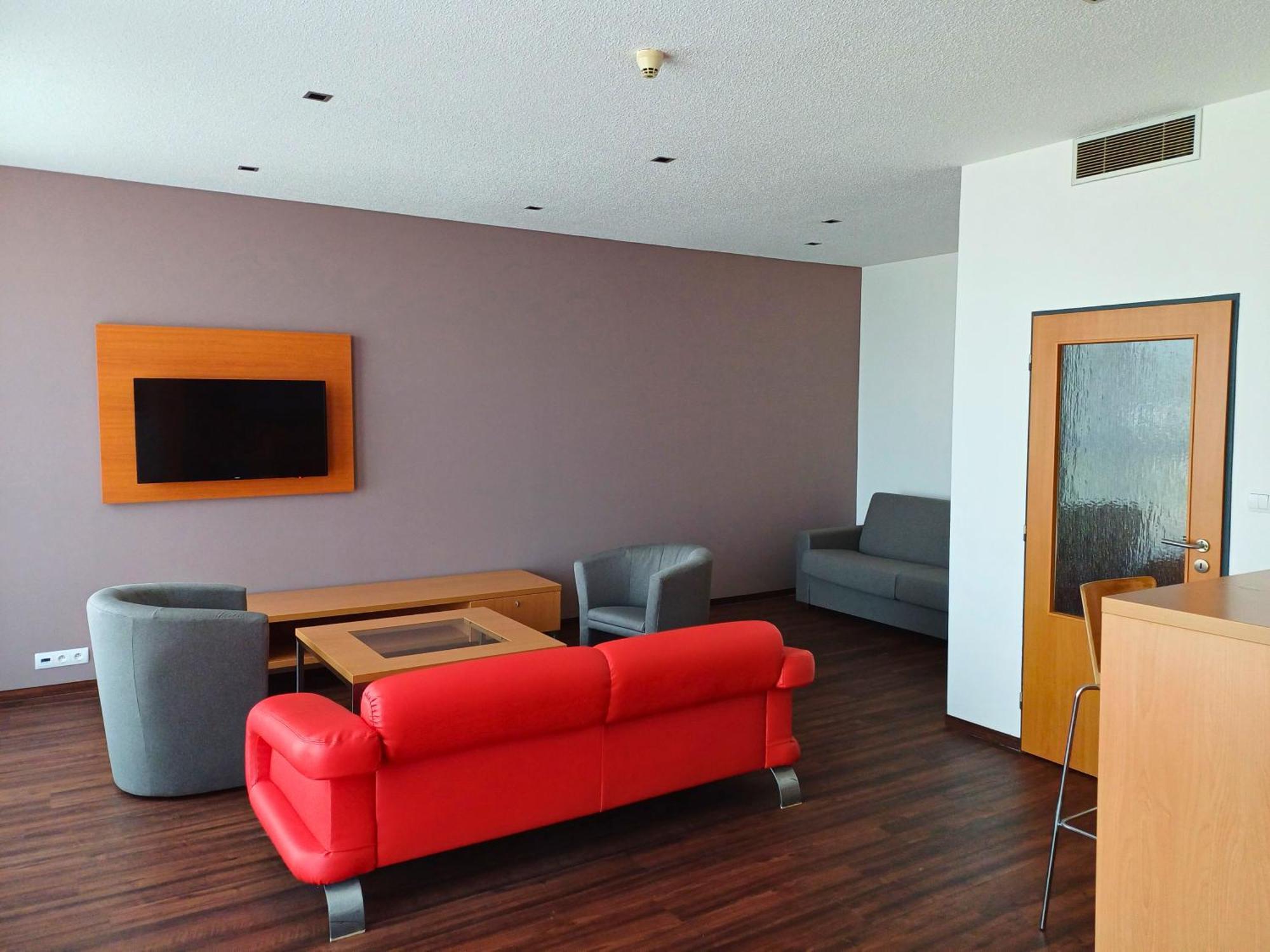 อาแวนติ โอเทล เบรอโน Hotel เบอร์โน ภายนอก รูปภาพ