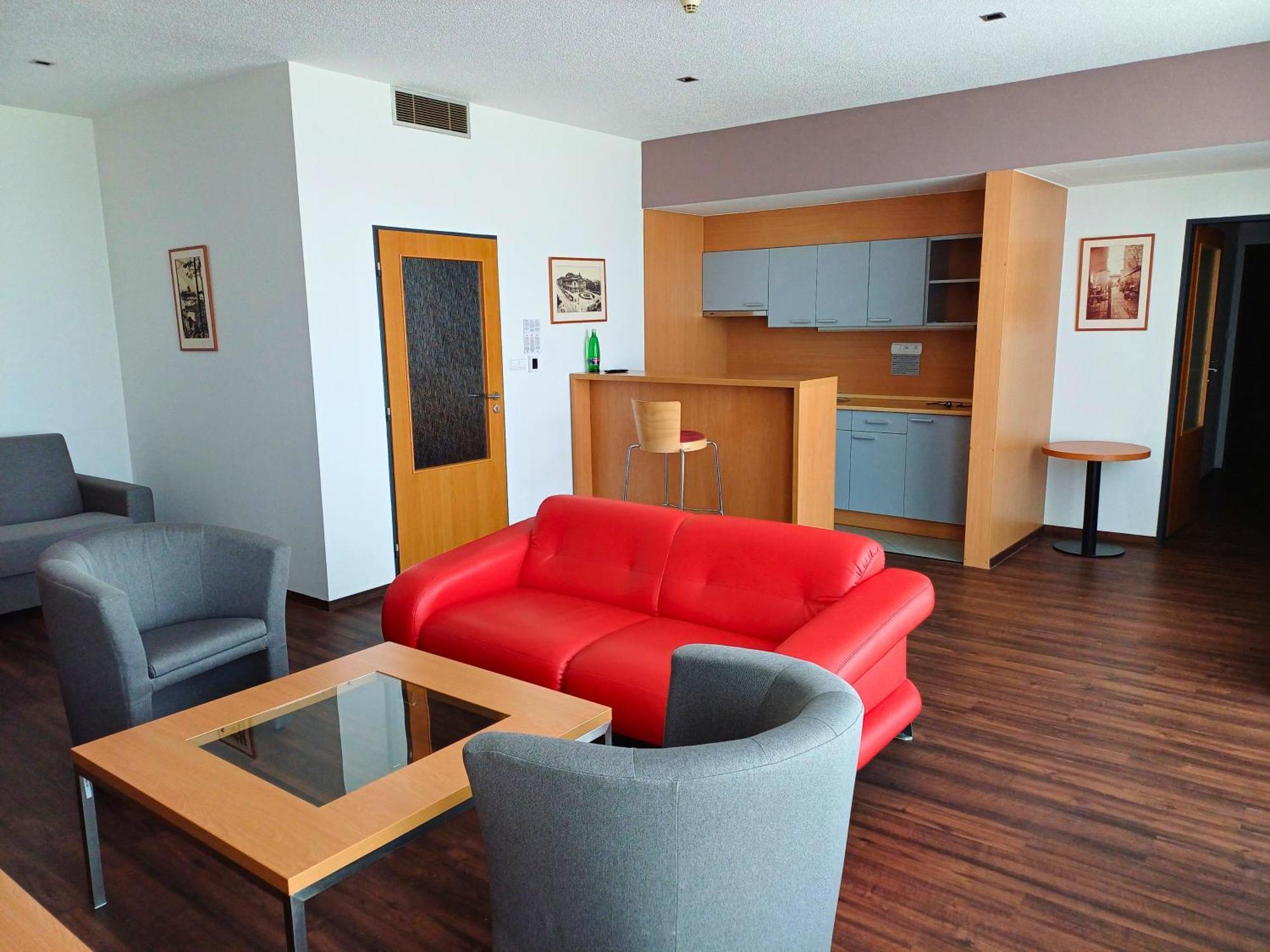 อาแวนติ โอเทล เบรอโน Hotel เบอร์โน ภายนอก รูปภาพ
