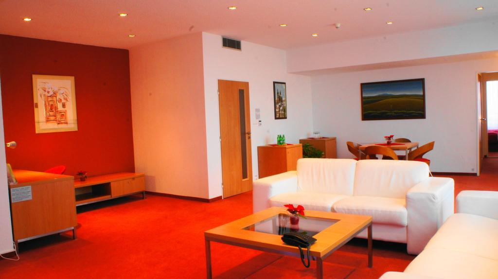 อาแวนติ โอเทล เบรอโน Hotel เบอร์โน ภายนอก รูปภาพ
