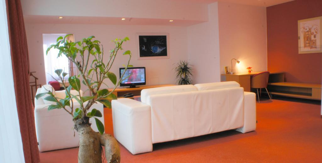 อาแวนติ โอเทล เบรอโน Hotel เบอร์โน ภายนอก รูปภาพ