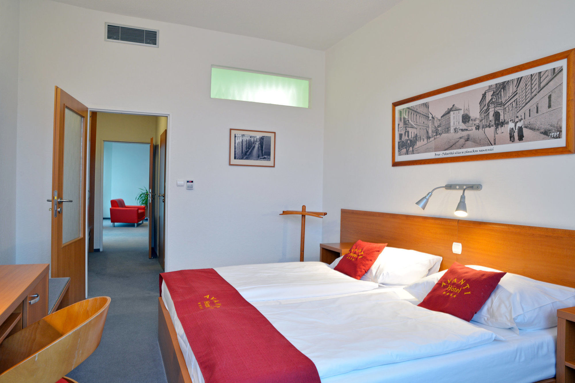 อาแวนติ โอเทล เบรอโน Hotel เบอร์โน ภายนอก รูปภาพ
