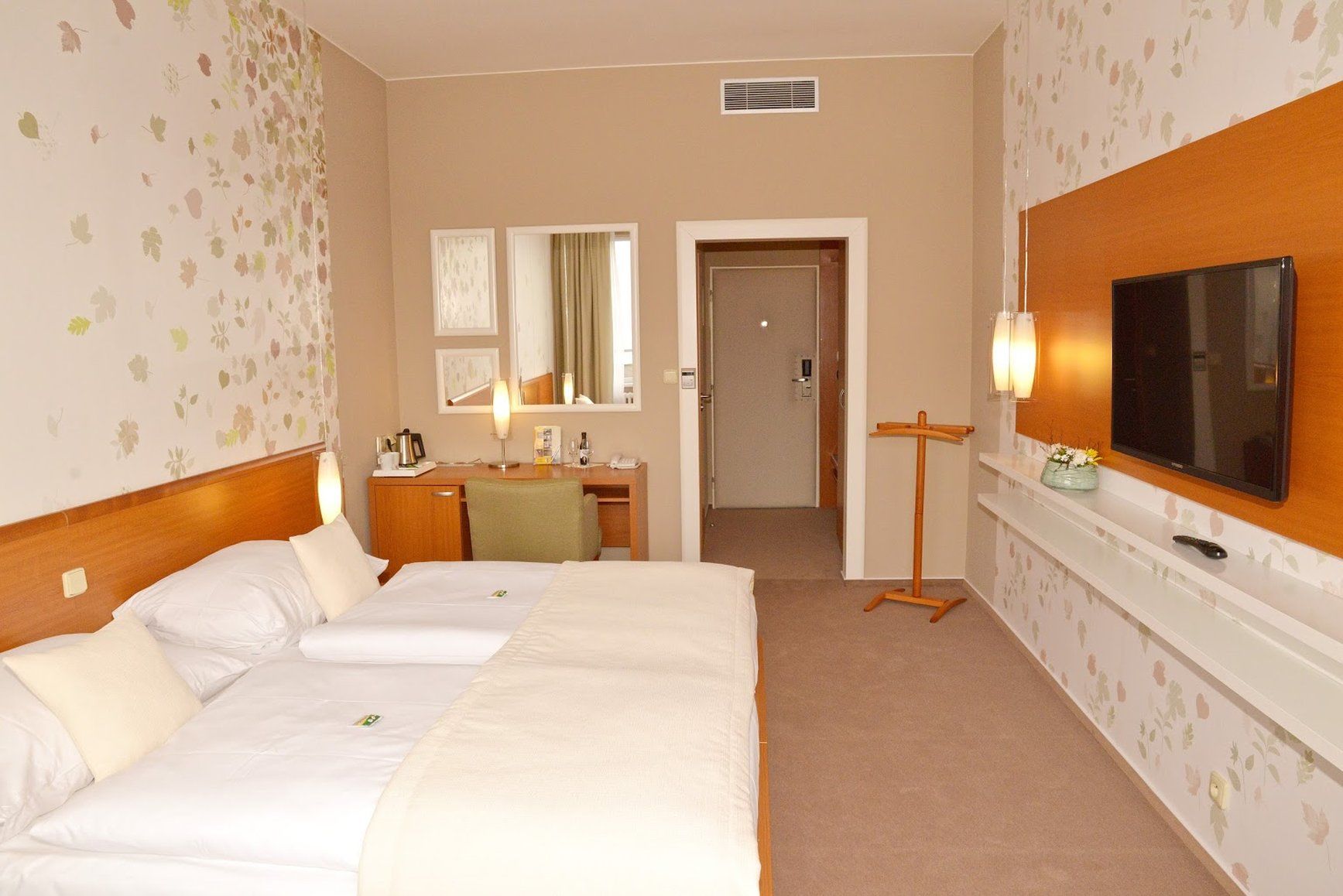 อาแวนติ โอเทล เบรอโน Hotel เบอร์โน ภายนอก รูปภาพ