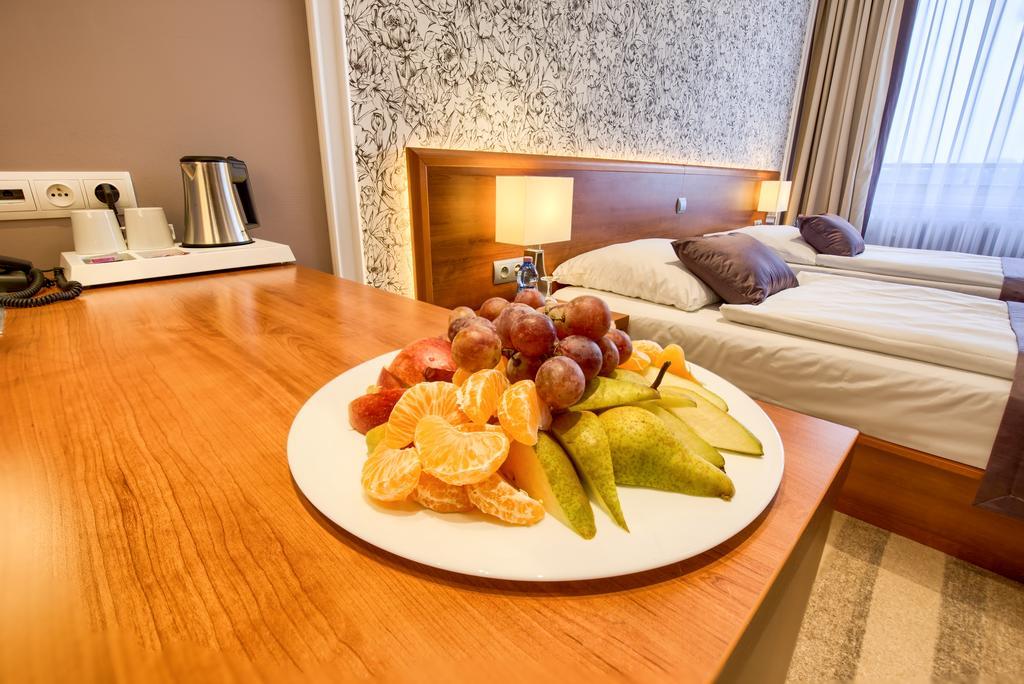 อาแวนติ โอเทล เบรอโน Hotel เบอร์โน ภายนอก รูปภาพ